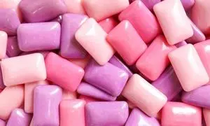 آیا جویدن مداوم آدامس کار بدی است؟ ؛ فواید و ضررهای آدامس جویدن