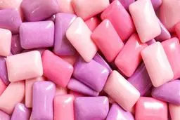 آیا جویدن مداوم آدامس کار بدی است؟ ؛ فواید و ضررهای آدامس جویدن