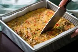 طرز تهیه کیک سوسیس با سیب زمینی؛ یک میان وعده خوشمزه