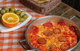 طرز تهیه سوسیس و تخم‌مرغ به سبک سنتی قهوه‌خانه‌ها