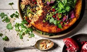 طرز تهیه ته‌چین مرغ و انار برای مهمانی شب یلدا