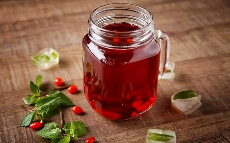 فواید شگفت‌انگیز آب زرشک برای کبد و قلب