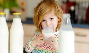 ۷ دلیل برای نوشیدن یک فنجان شیر زردچوبه قبل از خواب