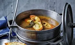 دستور تهیه سوپ پیاز فرانسوی ؛ طعمی کلاسیک با مواد در دسترس ایرانی