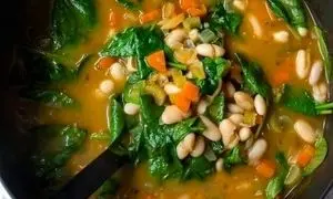 سوپ سبزیجات با لوبیاسفید ؛ پیش خوراک خوشمزه و کاملا گیاهی