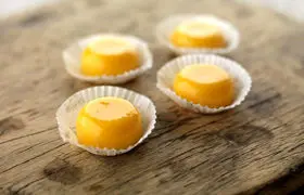  طرز تهیه کوایندیم؛ دسر طلایی برزیل با طعمی درخشان