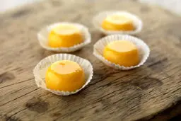  طرز تهیه کوایندیم؛ دسر طلایی برزیل با طعمی درخشان