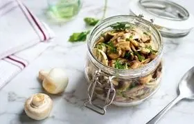 طرز تهیه ترشی قارچ به روشی ساده