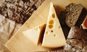 آیا مصرف پنیر و خامه پرچرب خطر دارد؟