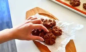 طرز تهیه شیرینی رزت قهوه و شکلات چگونه است؟