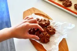 طرز تهیه شیرینی رزت قهوه و شکلات چگونه است؟