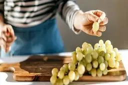 بهترین زمان خوردن میوه | روزانه چند عدد میوه بخوریم؟