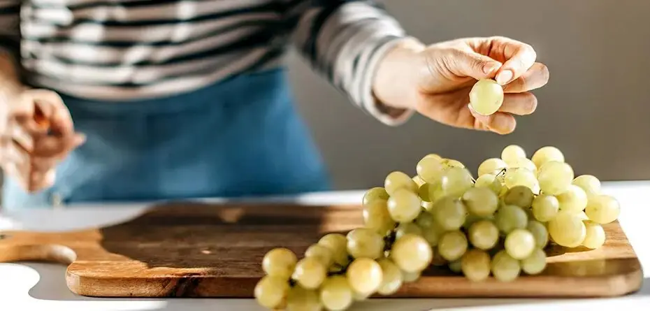 بهترین زمان خوردن میوه | روزانه چند عدد میوه بخوریم؟