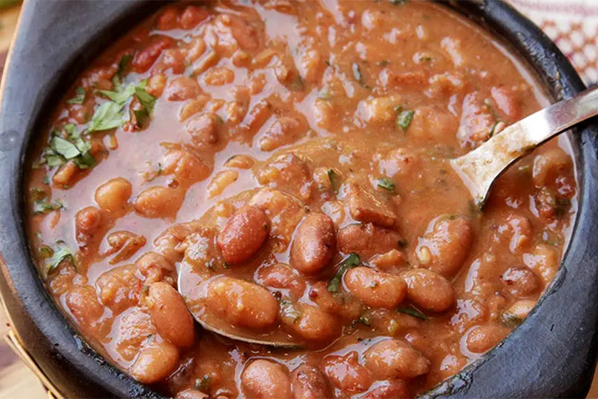 طرز تهیه خوراک لوبیا چیتی با قارچ و سیب زمینی