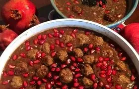 طرز تهیه سوپ انار؛ ترش و خوش رنگ مخصوص شب یلدا