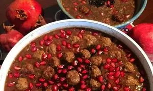 طرز تهیه سوپ انار؛ ترش و خوش رنگ مخصوص شب یلدا