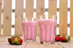 فراپه توت فرنگی: نوشیدنی خنک برای روزهای گرم