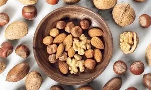 بادام یا گردو، کدامیک بهتر است؟