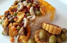 طرز تهیه قارچ‌پلو با نخودفرنگی؛ یک غذای گیاهی مجلسی