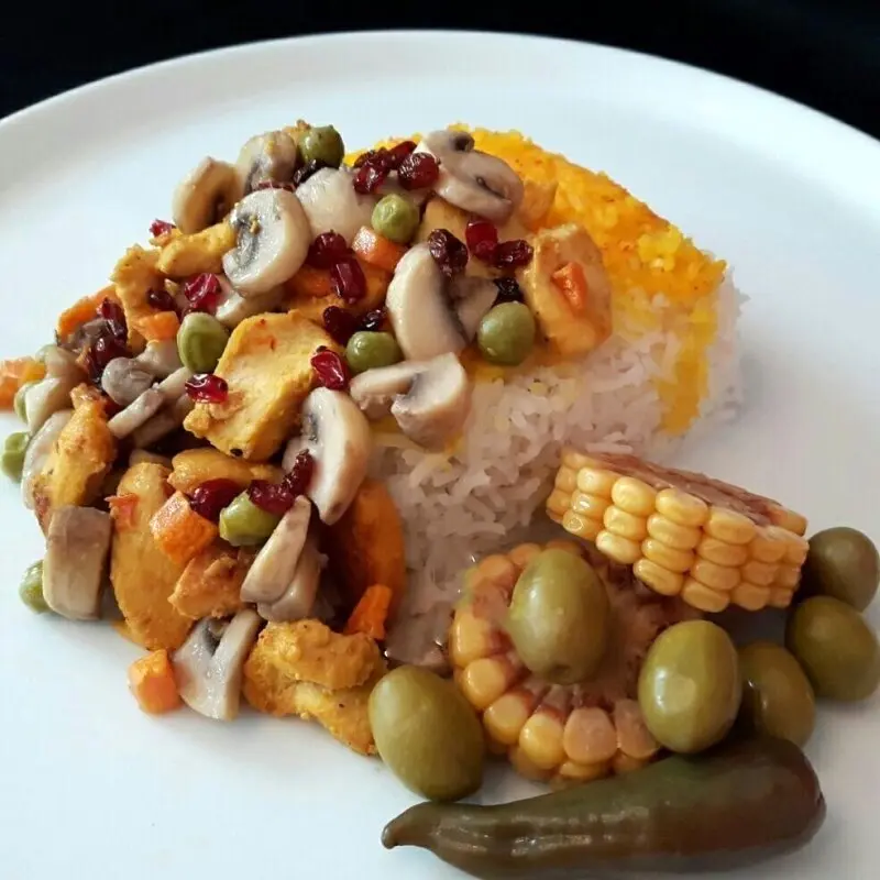 طرز تهیه قارچ‌پلو با نخودفرنگی؛ یک غذای گیاهی مجلسی