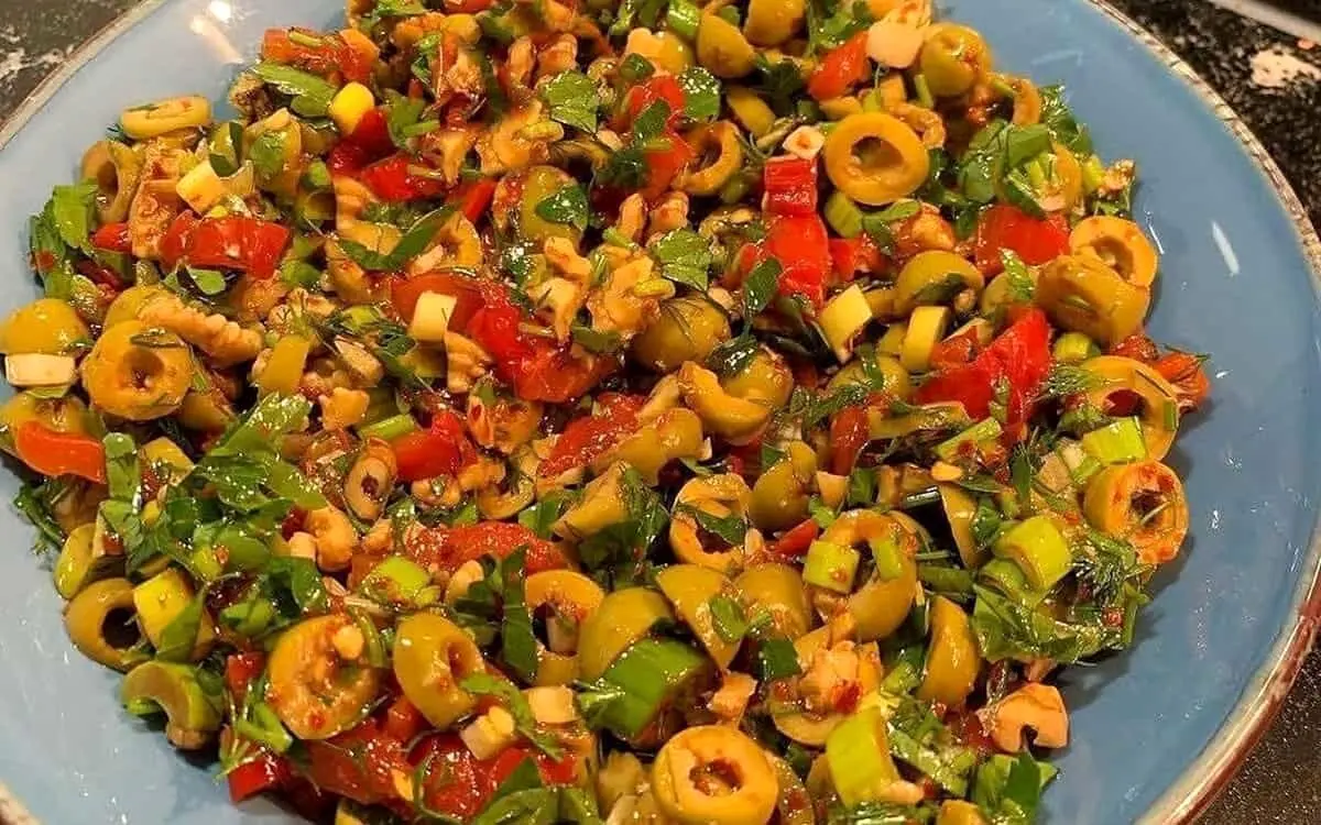 طرز تهیه سالاد زیتون؛ یک پیش‌غذای خوشمزه و متفاوت
