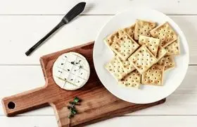 روش درست کردن کراکر بیسکویتی؛ یک میان وعده فوری