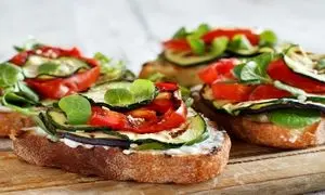 دستور پخت اسنک بادمجان؛ عصرانه‌ای جذاب و لذیذ