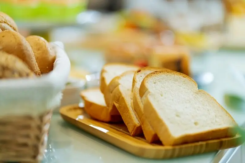 چرا نان سفید انتخاب مناسبی برای صبحانه نیست؟