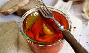 طرز تهیه ترشی فلفل شیرین کبابی